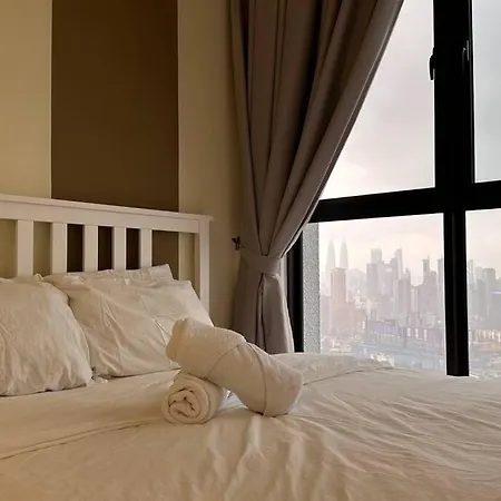 Klcc View Luxury Family Suites Kuala Lumpur Exterior photo